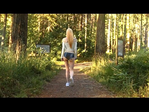 ❤️ Schöne Frau bewegt sich langsam, nicht nackt Video ❤️ Super sex bei de.fulldesisex.ru